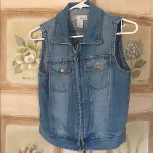 Cute sleeveless vest